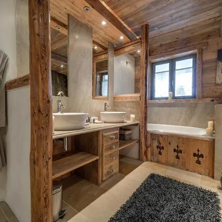Alpine Majesty: Chalet Retreat Γκρίντελβαλντ