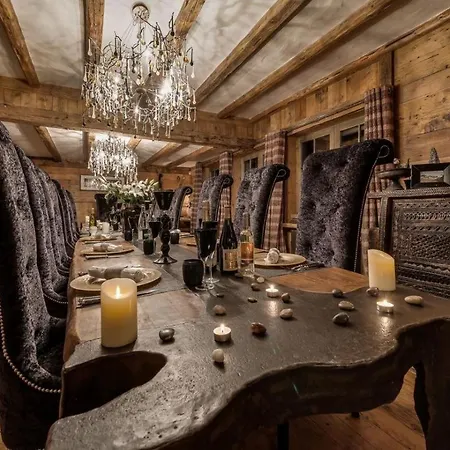 Alpine Majesty: Chalet Retreat Γκρίντελβαλντ